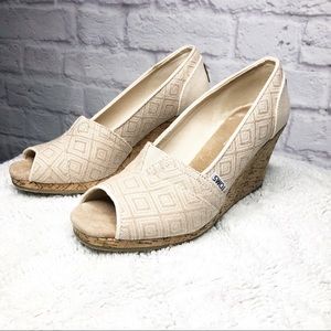 Toms Tan diamond print wedges size 8.5w
